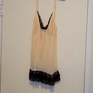 VICTORIAS SECRET Short SILK Nightie Champagne Beige Black Lace Trim Sz S